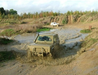  Diviértele embarrándole 